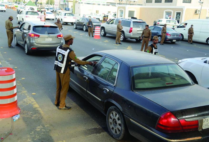 أمن الطرق يمنع 76 ألف شخص و29 ألف مركبة من دخول مكة لعدم حملهم تصاريح