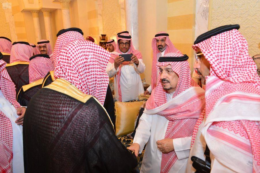 بالصور أبناء الأمير بندر بن عبدالعزيز يستقبلون المعزين في وفاة والدهم