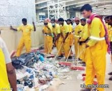مائتا عامل نظافة يتجمعون أمام محافظة الطائف للمطالبة برواتبهم المتأخرة