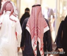 بعد قرار أمير الرياض.. مجمعات تجارية تسمح بدخول "العزاب" وأخرى تنتظر