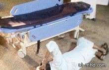 المدينة المنورة: التحقيق مع مجمع طبي خاص قام بإلقاء مريض أمام دورات مياه مستشفى حكومي