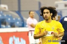 "لاعب سعودي دولي" يشترط طرد "حسين عبد الغني" للتوقيع مع النصر!