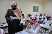 عميد التعليم عن بُعد بجامعة الإمام يقف على سير اختبارات مركز الباحة