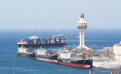 استئناف الحركة الملاحية بميناء جدة الإسلامي بعد انخفاض سرعة الرياح
