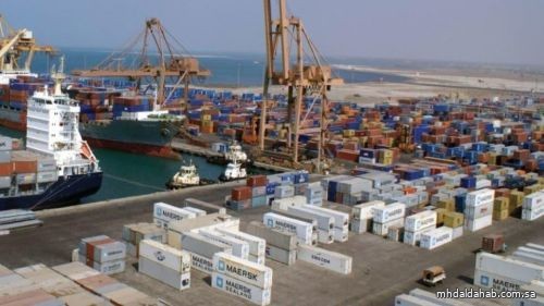 "التحالف": استمرار منح التصاريح للسفن المتجهة للموانئ اليمنية