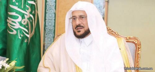 "آل الشيخ" يوجه بتخصيص خطبة الجمعة للحديث عن جهود ولاة الأمر في تأمين لقاح كورونا