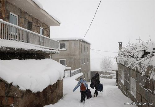 سفارة المملكة في إسبانيا تدعو المواطنين للبقاء في منازلهم نظراً لسوء الأحوال الجوية