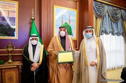 سمو أمير منطقة المدينة المنورة يستقبل وزير الصحة
