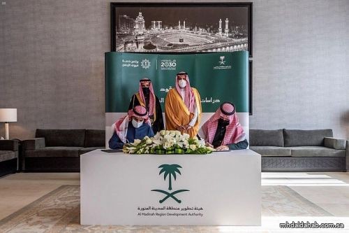 أمير المدينة يشهد مراسم توقيع عقود مبادرة حافلات النقل السريعة