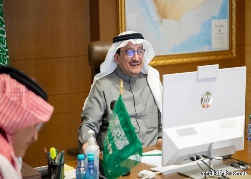 وزير التعليم يلتقي الفريق السعودي الذي يعمل على إنتاج لقاح "كورونا"