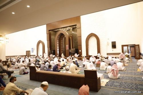 إغلاق 10 مساجد مؤقتًا بـ5 مناطق بعد ثبوت 12 حالة كورونا بين صفوف المصلين