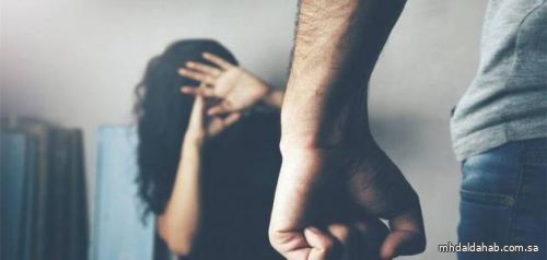 سيدة تشكو تعرضها للضـرب بساطور من زوجها وهو تحت تأثير المسكر.. و"العنف الأسري" يتفاعل
