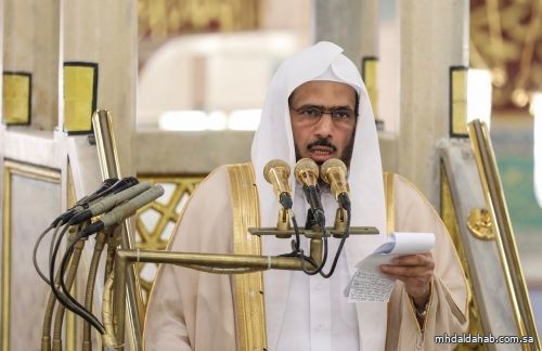 إمام المسجد النبوي يدعو إلى المبادرة بالتحصين حماية للأنفس والمجتمع