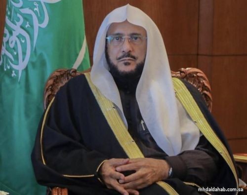 وزير "الشؤون الإسلامية" يدعو لحث المصلين في خطبة عيد الفطر على أخذ لقاح كورونا