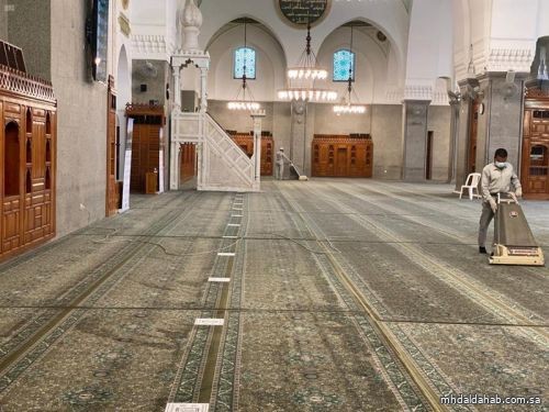 "الشؤون الإسلامية" تُغلق 14 مسجدًا في 7 مناطق وتُعيد فتح 23 آخرين