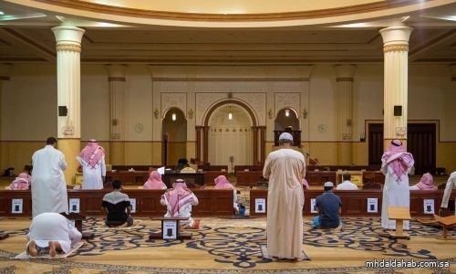 الشؤون الإسلامية تعيد افتتاح 11 مسجداً بعد تعقيمها