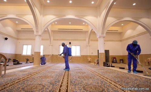 الشؤون الإسلامية تعيد افتتاح 13 مسجداً بعد تعقيمها
