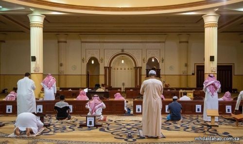الشؤون الإسلامية تعيد افتتاح 6 مساجد بعد تعقيمها