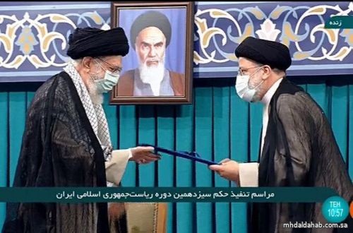"خامنئي" ينصّب "رئيسي" رئيسا جديدا لإيران