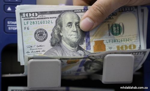 الدولار يرتفع مع رسم أعضاء المركزي الأميركي خارطة طريق لزيادات الفائدة