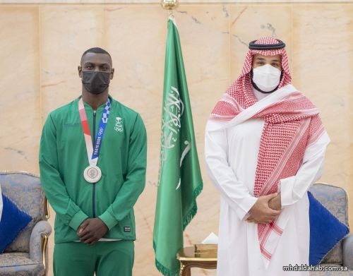 ولي العهد يلتقي طارق حامدي الحائز على ميدالية فضية بأولمبياد طوكيو 2020
