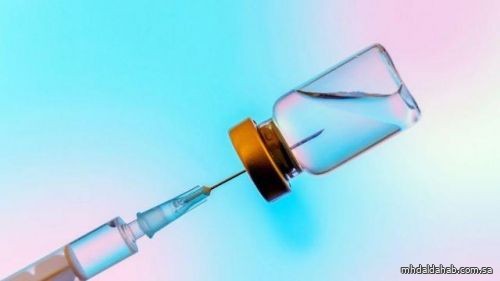 طبيبة أمريكية توضح ما يحدث للشخص المصاب بكورونا عند تلقيه اللقاح