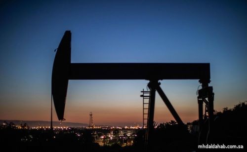النفط يبلغ قمة 6 أسابيع بفعل مخاوف من تعطل إمدادات أميركية
