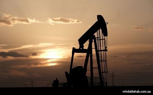 النفط يلتقط أنفاسه بعد مكاسب نتجت عن أزمة الطاقة العالمية