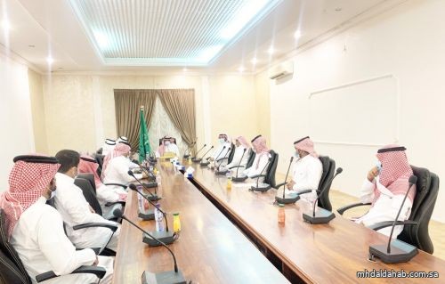 محافظ المهد يترأس إجتماع لجنة الشباب بمقر المحافظة