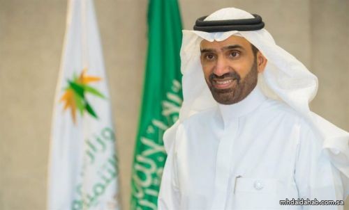 وزير الموارد البشرية يصدر قرارًا بتوطين 11 نشاطًا في منطقة الباحة