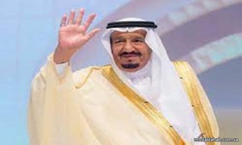 الذكرى السابعة لبيعة خادم الحرمين.. سعوديون عبر "تويتر": "بقيادتكم تتحقق الإنجازات وتستمر النجاحات"