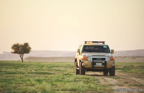 القوات الخاصة للأمن والحماية تضبط مخالفَين لنظام البيئة لنقلهما الرمال وتجريف التربة