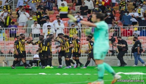 الاتحاد يسقط الفيحاء بثنائية ويعزز صدارته للدوري