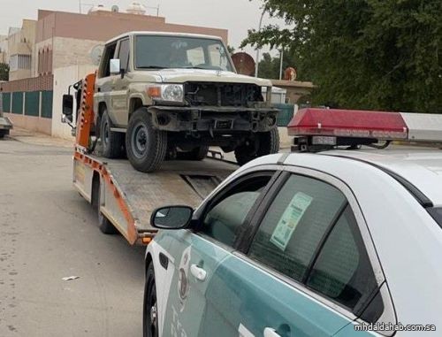 المرور" يضبط قائد مركبة متهورًا صدم عدة سيارات متوقفة بأحد أحياء الرياض ولاذ بالفرار