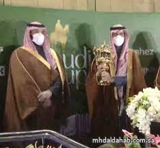 ولي العهد يُتوج الأمير سعود بن سلمان بعد فوز الجواد "إمبلم رود" في سباق كأس السعودية العالمي في نسخته الثالثة