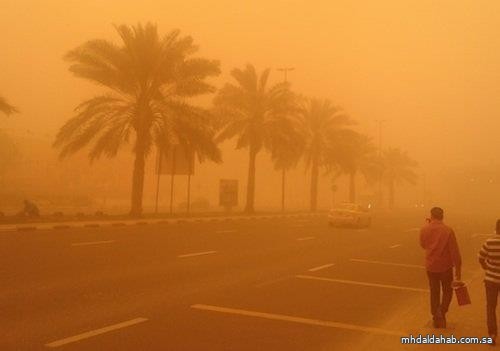 طقس اليوم.. سماء غائمة شمال غرب المملكة وغبار معيق للرؤية بعدة مناطق بينها الرياض ومكة