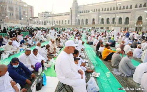 توزيع مليون وجبة لإفطار الصائمين في ساحات المسجد الحرام