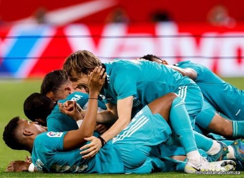 «ريمونتادا مجنونة» من ريال مدريد تصعق إشبيلية بثلاثية
