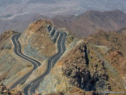 بعد إغلاقه مؤقتًا .. "أمن الطرق" يُعيد فتح طريق الهدا في كلا الاتجاهين