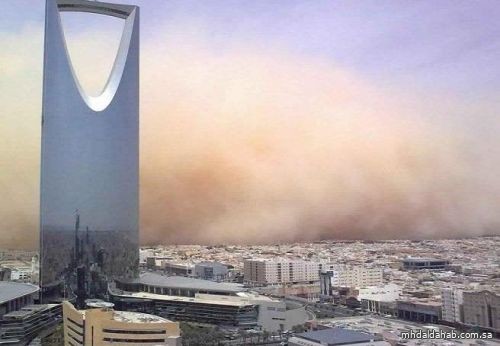 موجة غبار على الشرقية يمتد تأثيرها إلى الرياض مساء اليوم