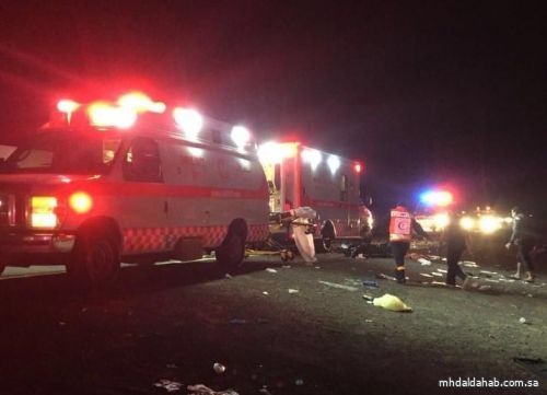 وفاة شخصين وإصابة 14 راكباً نتيجة تصادم بين حافلة وشاحنة في طريق الهجرة ​بالمدينة المنورة