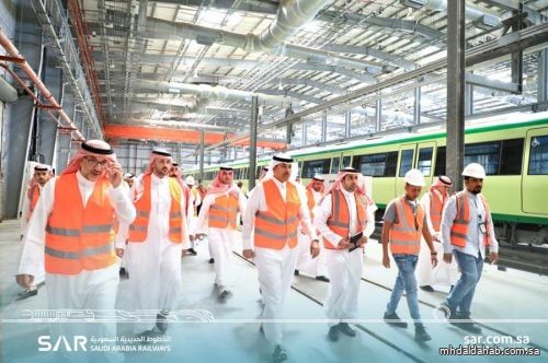 وزير النقل يتفقد قطار المشاعر ويقف على جاهزية الخدمات المقدمة خلال موسم الحج