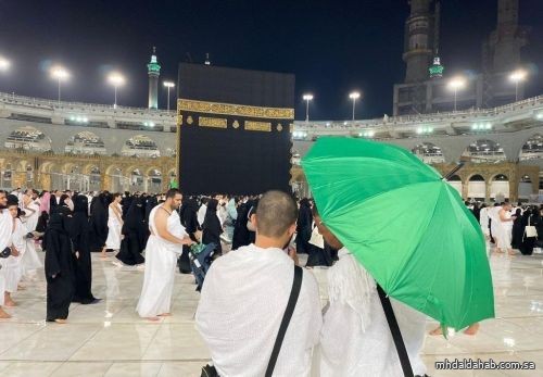 «شؤون الحرمين» تُفعل مبادرة "مظلة معتمر" لقاصدي المسجد الحرام