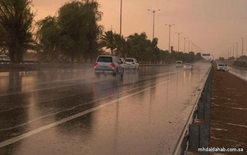 طقس اليوم.. أمطار مع غبار بمكة والمدينة وجنوب الرياض.. وأتربة مثارة شرق المملكة