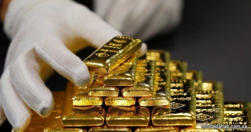أسعار الذهب تتراجع عالمياً بأكثر من ثلاثة دولارات