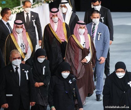 نيابةً عن خادم الحرمين.. وزير الخارجية يشارك في مراسم عزاء رئيس وزراء اليابان السابق