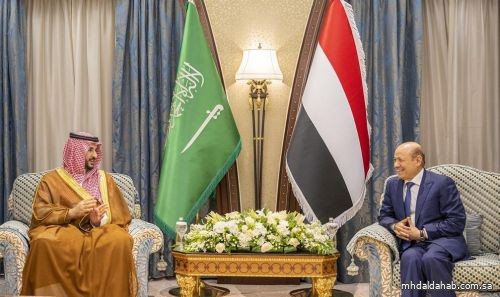 بتوجيهات من ولي العهد.. وزير الدفاع يلتقي رئيس مجلس القيادة الرئاسي اليمني