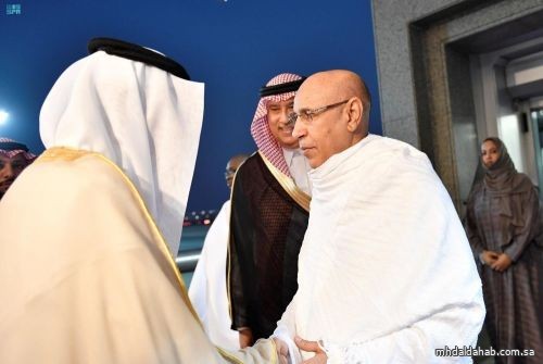 الرئيس الموريتاني يصل جدة لأداء مناسك العمرة
