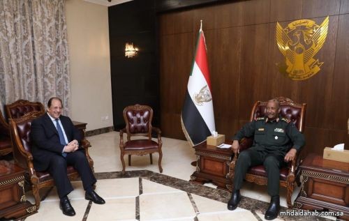 رئيس مجلس السيادة السوداني يستقبل رئيس المخابرات العامة المصري