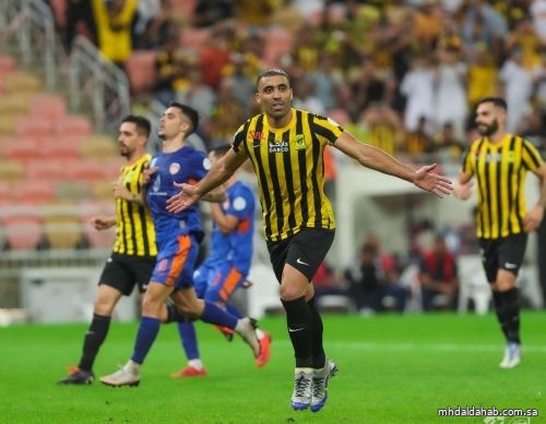 الاتحاد يقسو على الفيحاء بثلاثية ويتصدر الدوري مؤقتا